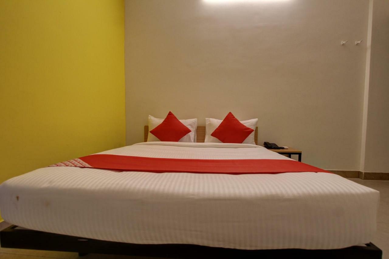 Oyo Flagship 36650 Tristar Inn Coimbatore Rom bilde